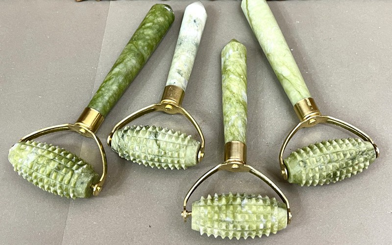 how to use spiked jade roller how to use spiked jade roller