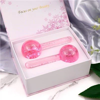 ลูกโลกน้ำแข็งสีชมพู